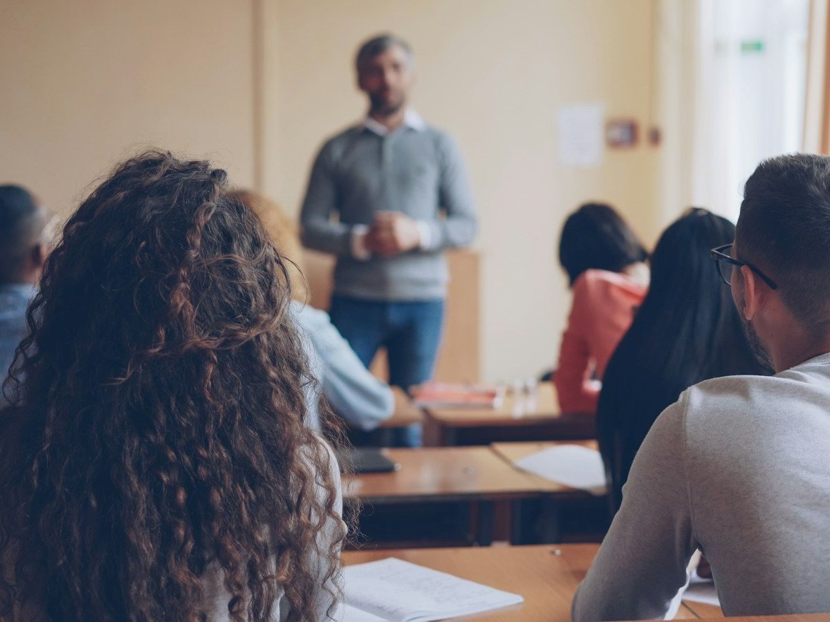 Imagem ilustrativa: Educação e sociedade